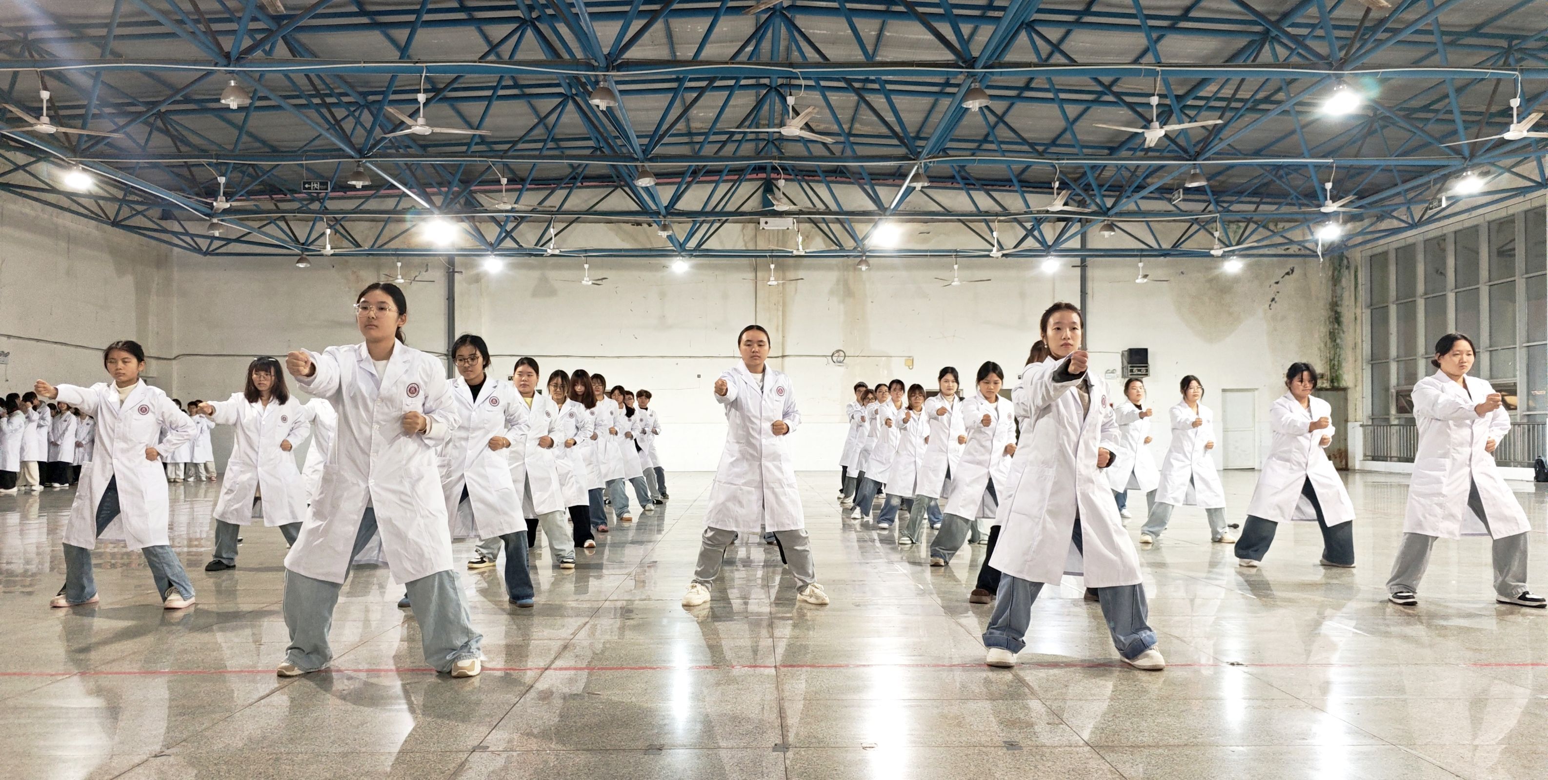 中西医结合学院举办2025级“导引舒扬,气血盈仓”中医导引术竞赛-西南医科大学新闻网